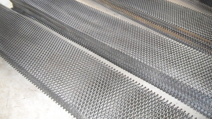 【腳踩鋼板網板厚3mm-8mm孔徑30*60MM-50*100MM】價格,廠家,圖片,金屬板網,安平縣萊邦絲網制品-